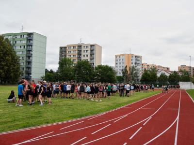 Hurá na hřiště, školní lavice zely prázdnotou